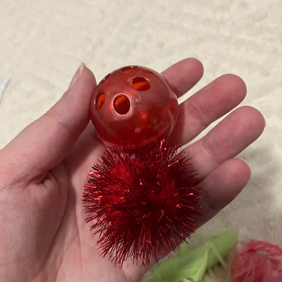 Lot of unused cat toys - Picture 6 of 10